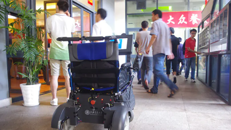 Pedestrian Trajectory Prediction and Mobile Robot Navigation Based on Inverse Dynamic Games